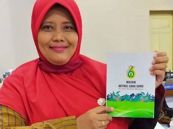 Launching Buku Tandai Puncak Milad 63 Tahun SMA Batik 1 Surakarta