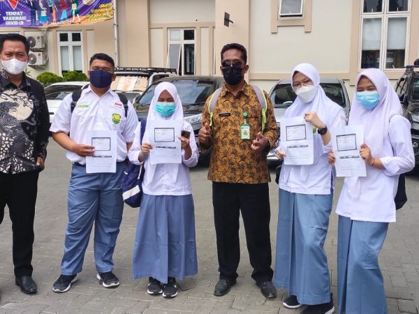 Vaksinasi Siswa SMA Batik 1 Surakarta, Siap Sambut PTM