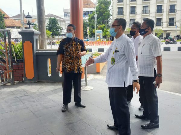 Monitoring Persiapan Simulasi PTM SMA Batik 1 Surakarta Oleh Cadisdik Wil VII