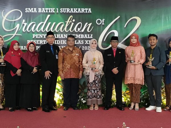 Graduation of SMA Batik 1 Surakarta Angkatan 62