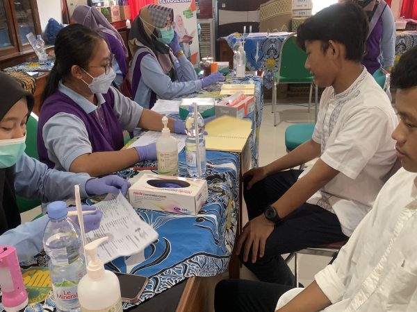 Upaya Peningkatan Kualitas Kesehatan Peserta Didik SMA Batik 1 Surakarta dengan Screening Kesehatan