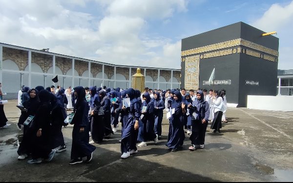 Manasik Haji SMA Batik 1 Surakarta 2022
