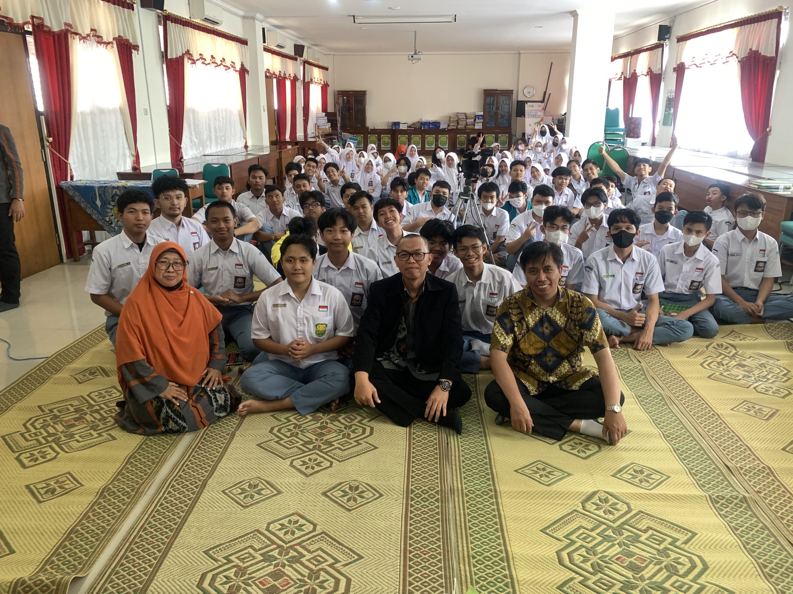 Sosialisasi Studi ke Luar Negeri SMA Batik 1 Surakarta