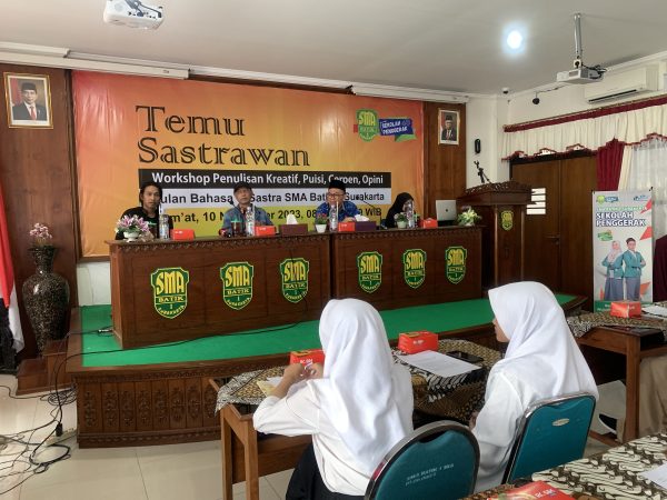 SMA Batik 1 Surakarta Menggelar Workshop 'Bersua dalam Aksara' untuk Mengembangkan Kepenulisan Siswa