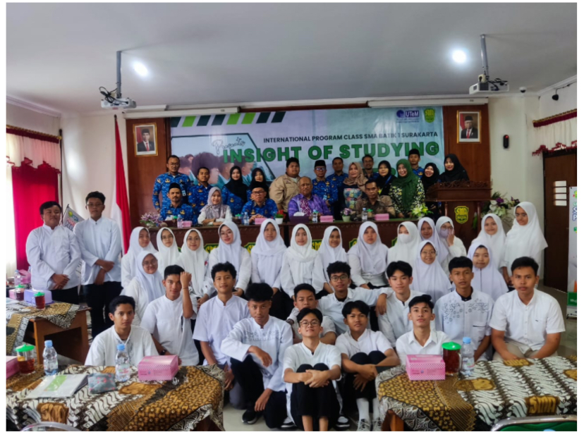 SMA Batik 1 Surakarta Datangkan Professor dari UTEM
