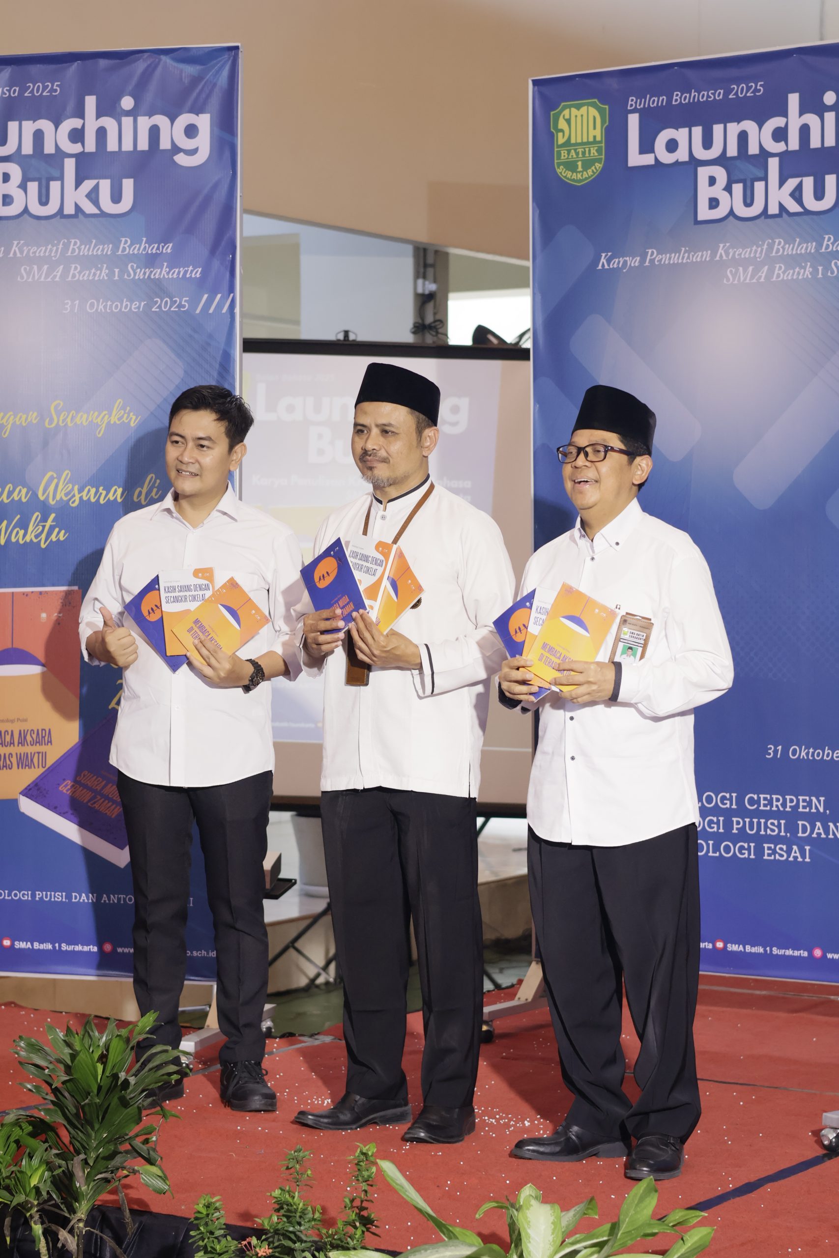 Launching Buku Bulan Bahasa 2026 SMA Batik 1 Ska