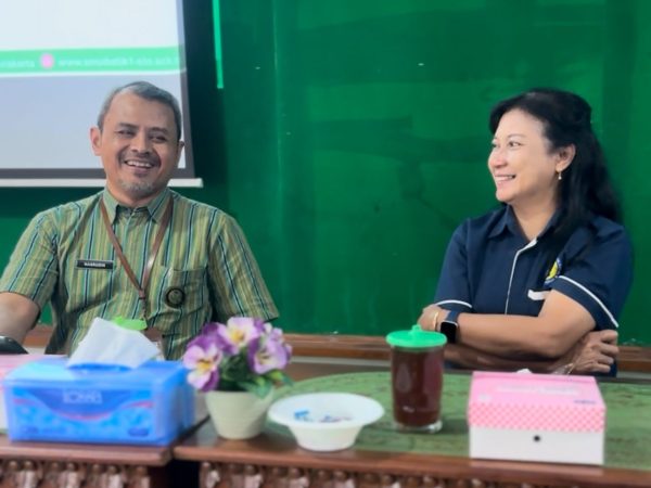 Kunjungan Studi Tiru SMA PL Don Bosco Semarang di SMA Batik 1 Surakarta