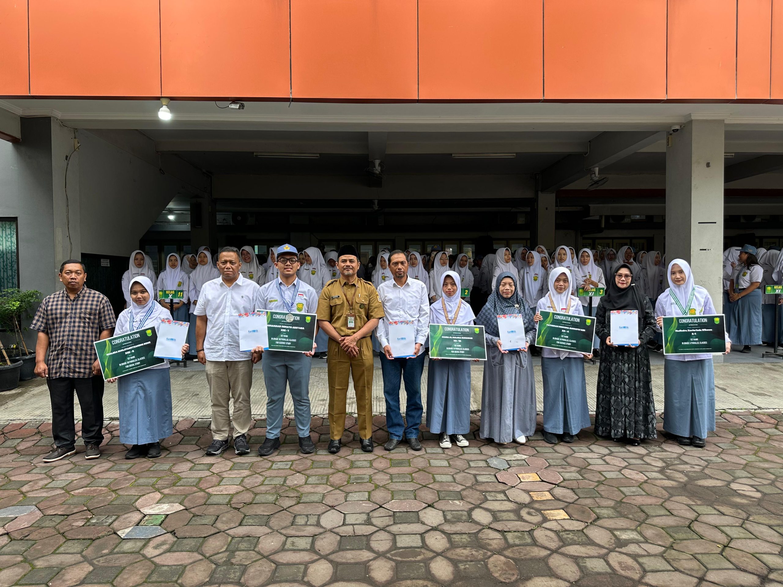 Apresiasi Prestasi Akademik, SMA Batik 1 Surakarta Umumkan Peringkat 1 Paralel di Hadapan Orang Tua