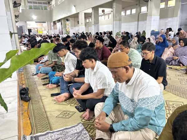Sholat Lail Berjamaah, Ikhtiar Spiritual Dampingi Murid Kelas XII Raih Masa Depan