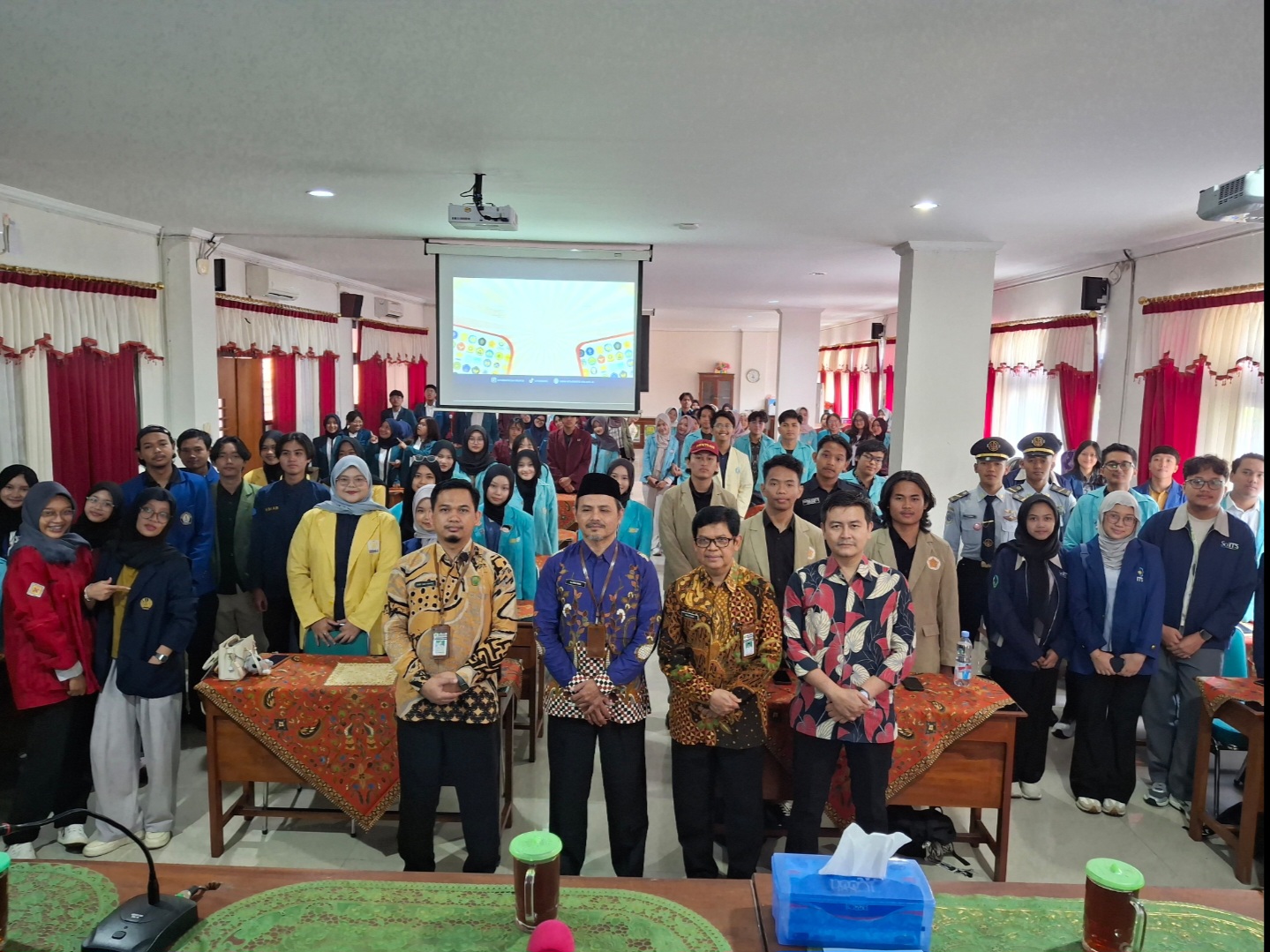 Bursa Alumni SMA Batik 1 Surakarta Jadi Ajang Inspirasi Studi Lanjut Siswa Bursa Alumni SMA Batik 1 Surakarta Jadi Ajang Inspirasi Studi Lanjut Siswa