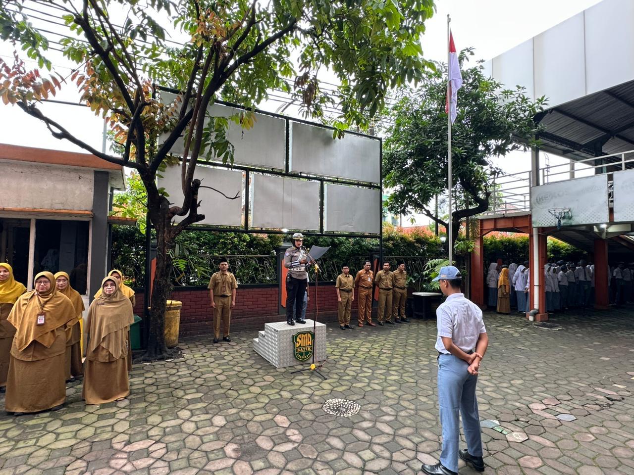 Apel Pagi Awal Ramadan, SMA Batik 1 Surakarta Bersama Polresta Surakarta Ajak Siswa Bersikap Positif