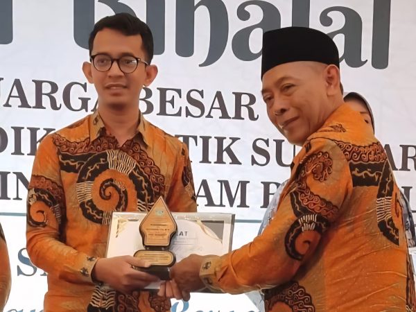 Penghargaan Guru dan Tendik Teladan Warnai Halal Bihalal Keluarga Besar Yayasan Pendidikan Batik dan Yapertib