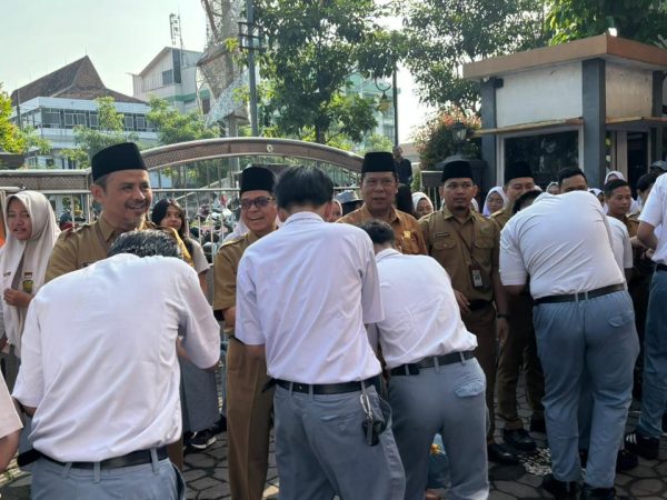 Halal Bihalal Sesama Siswa dan Siswa dengan Guru-Tendik SMA Batik 1 Surakarta