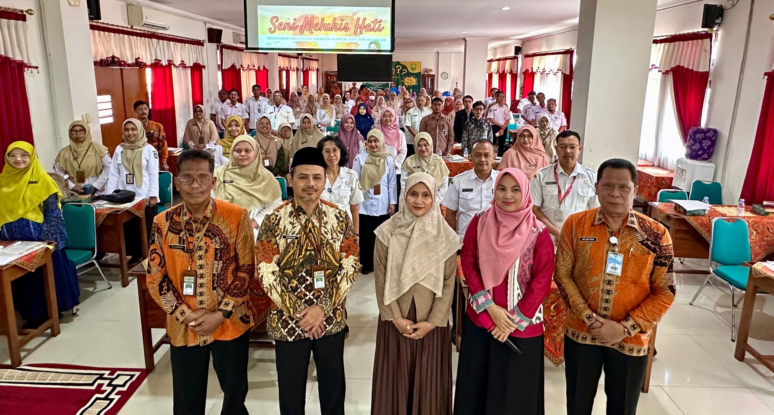 SMA Batik 1 Surakarta Gelar Workshop “Seni Melukis Hati” untuk Guru BK se-Solo Raya
