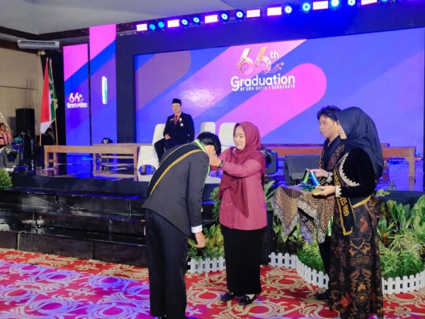 GRADUATION 66TH SMA BATIK 1 SURAKARTA BERLANGSUNG SPEKTAKULER DI THE SUNAN HOTEL SOLO GRADUATION 66TH SMA BATIK 1 SURAKARTA BERLANGSUNG SPEKTAKULER DI THE SUNAN HOTEL SOLO