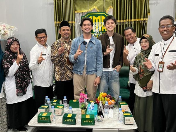 Meet n Great: Omar Daniel Kembali ke Almamater, Berbagi Inspirasi Bersama Siswa SMA Batik 1 Surakarta Meet n Great: Omar Daniel Kembali ke Almamater, Berbagi Inspirasi Bersama Siswa SMA Batik 1 Surakarta
