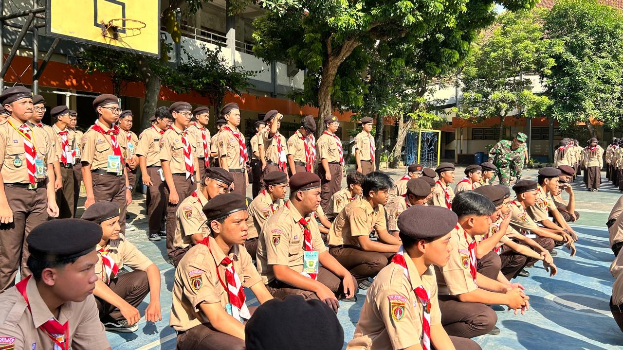 LDK Kepramukaan SMA Batik 1 Surakarta Bentuk Karakter dan Jiwa Kepemimpinan Murid Kelas X LDK Kepramukaan SMA Batik 1 Surakarta Bentuk Karakter dan Jiwa Kepemimpinan Murid Kelas X