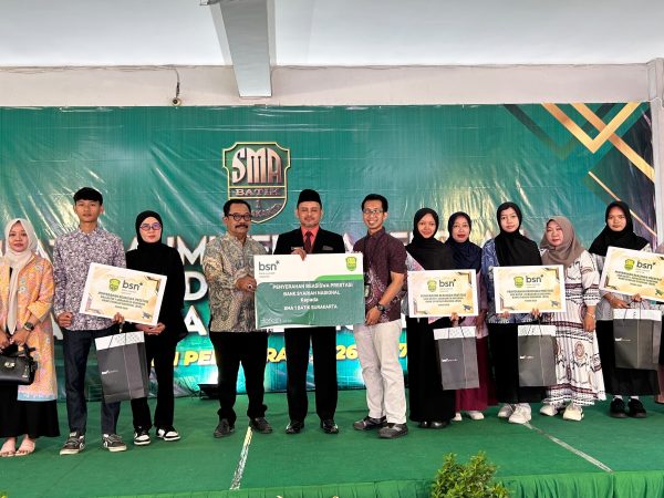SMA Batik 1 Surakarta dan BSN Berikan Beasiswa Prestasi bagi Siswa Berprestasi Tingkat Kota hingga Nasional