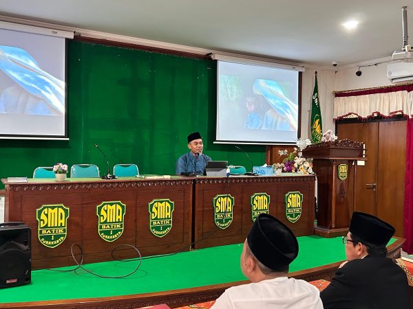 Pengajian Jumat Pagi SMA Batik 1 Surakarta: Meneladani Akhlak Nabi dan Mengikis Karakter yang Merusak Diri