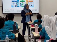 Special Teacher: Orang Tua dan Alumni Hadir Menjadi Pengajar Sehari di SMA Batik 1 Surakarta
