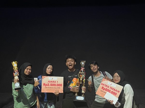 Teater Prada SMA Batik 1 Surakarta Sabet Juara I se-Jateng–Jatim dan Aktris Terbaik