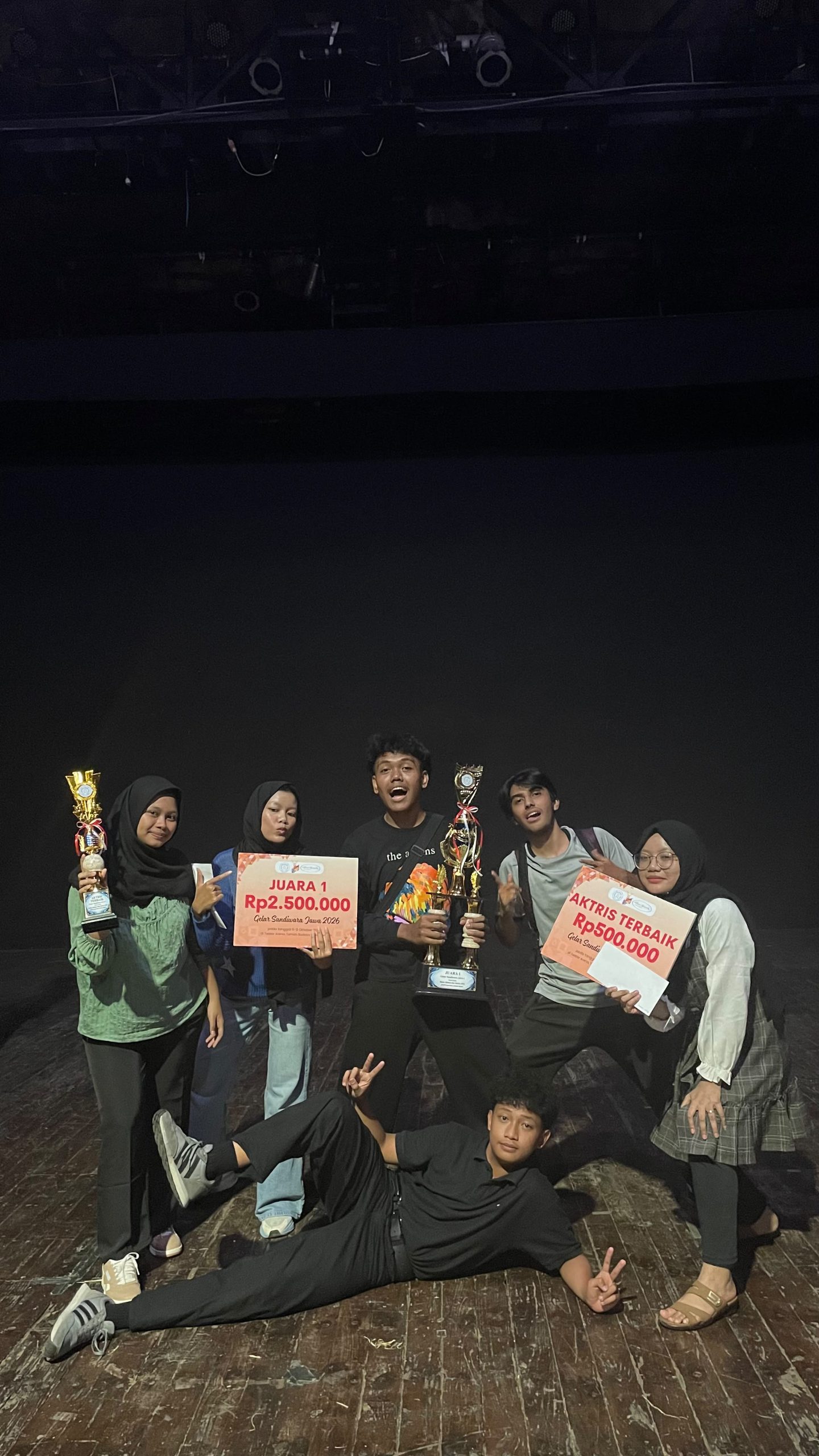 Teater Prada SMA Batik 1 Surakarta Sabet Juara I se-Jateng–Jatim dan Aktris Terbaik Teater Prada SMA Batik 1 Surakarta Sabet Juara I se-Jateng–Jatim dan Aktris Terbaik