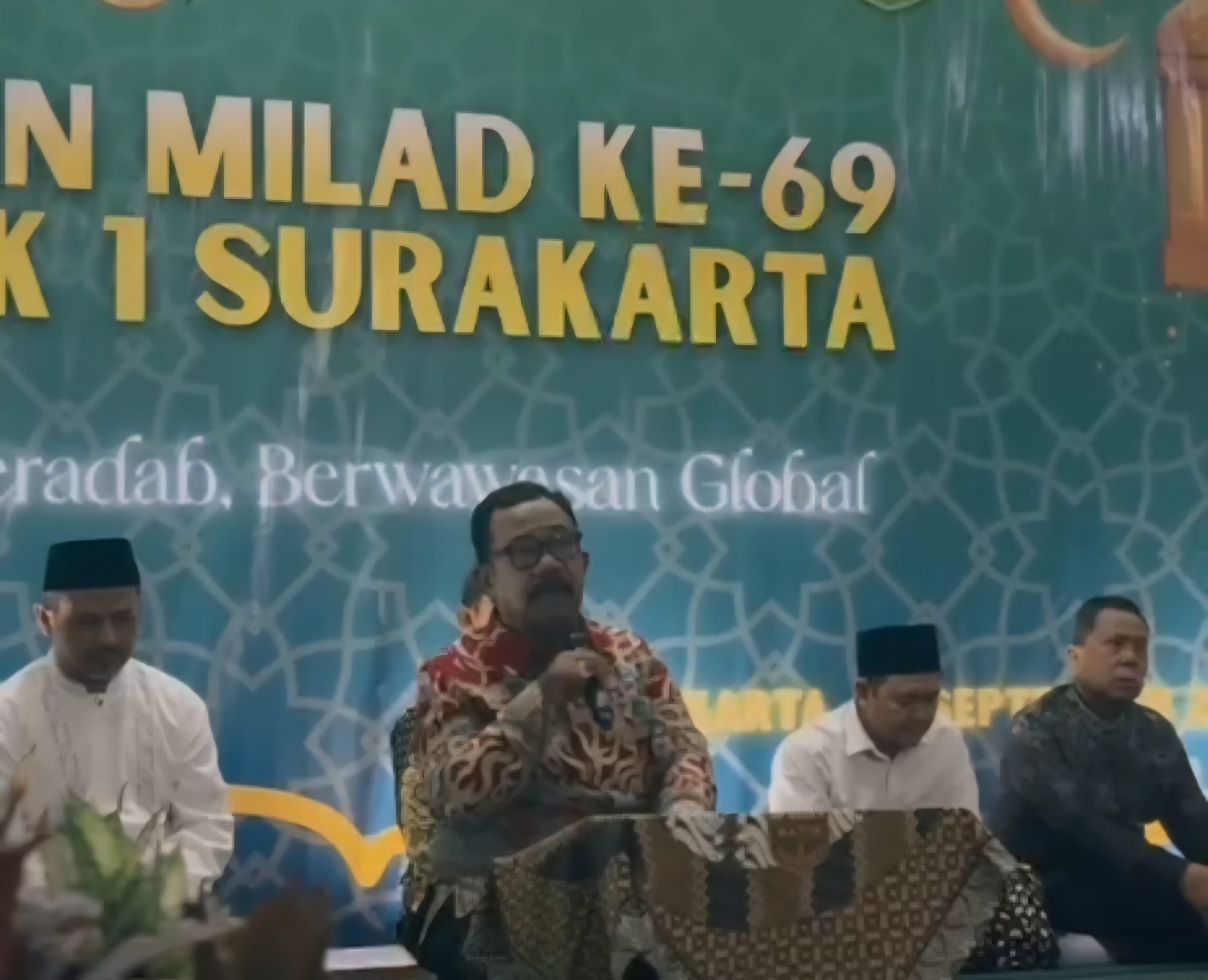 Malam Milad SMA Batik 1 Ska dengan Sholat Lail dan Pengajian bersama Keluarga Malam Milad SMA Batik 1 Ska dengan Sholat Lail dan Pengajian bersama Keluarga